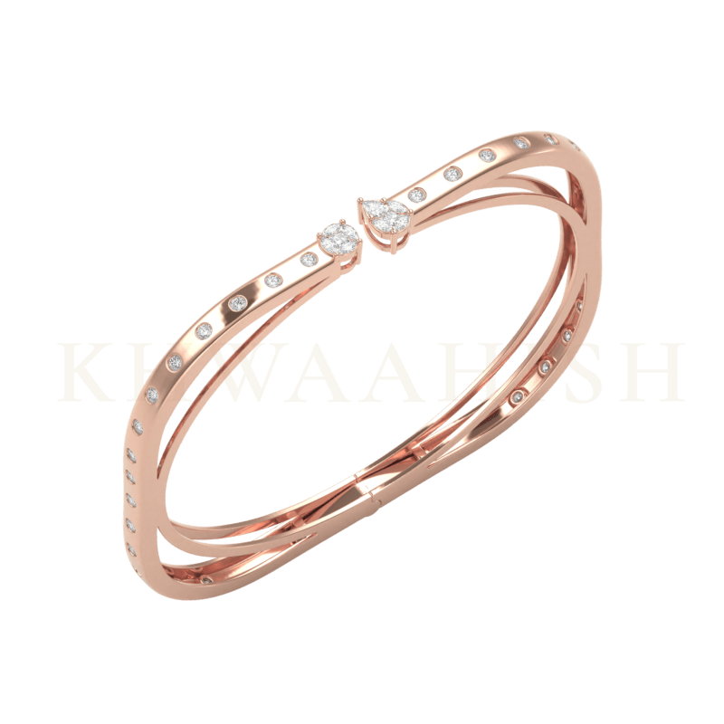 Slanting  view of La Royale Oval Diamond Bracelet in rose gold.